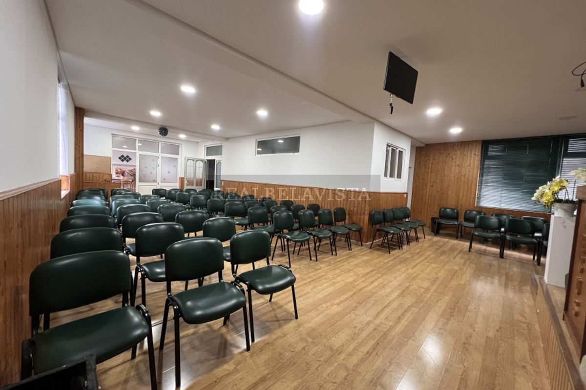 Loja para Venda em Vila Real – Espaço Amplo e Versátil