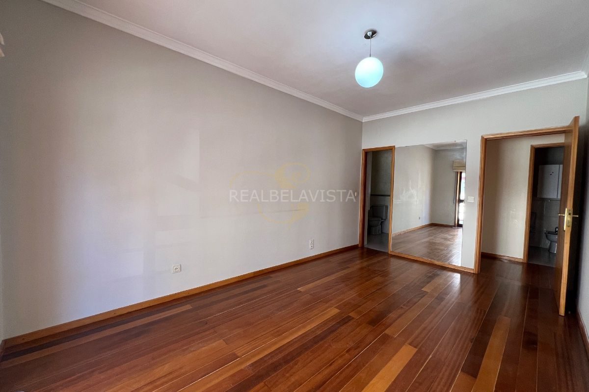 Apartamento T4 em Vila Real – Conforto e Espaço