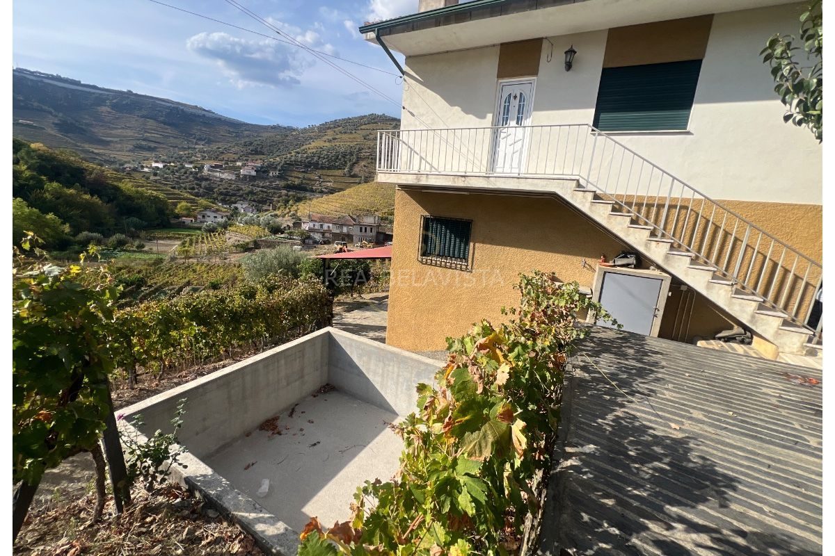 Moradia T3 em Abaças, Vila Real – Com Possibilidade de Venda com Vinha de 6.200 m²