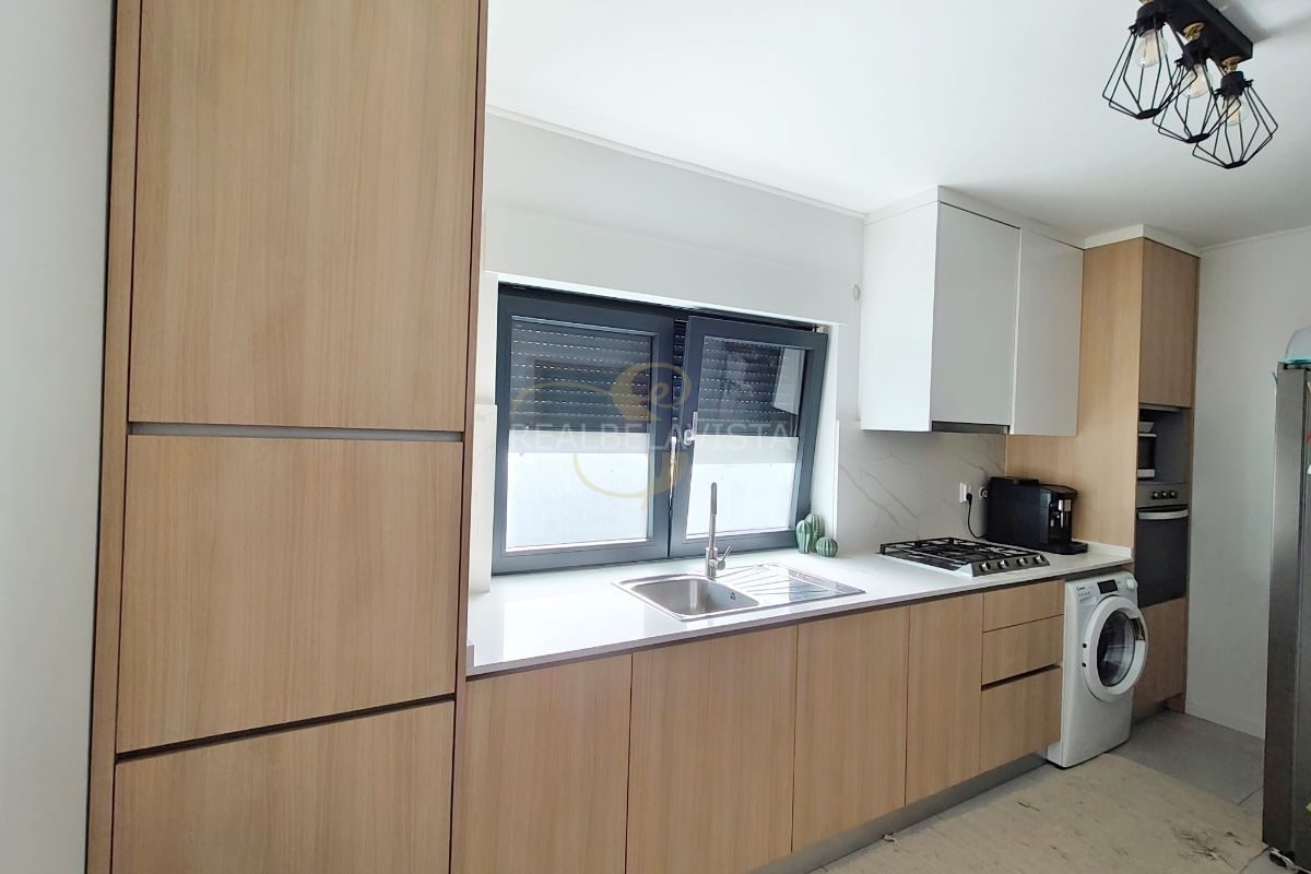 Moradia T3 com terreno rústico de 3.600 m², próxima de Vila Real